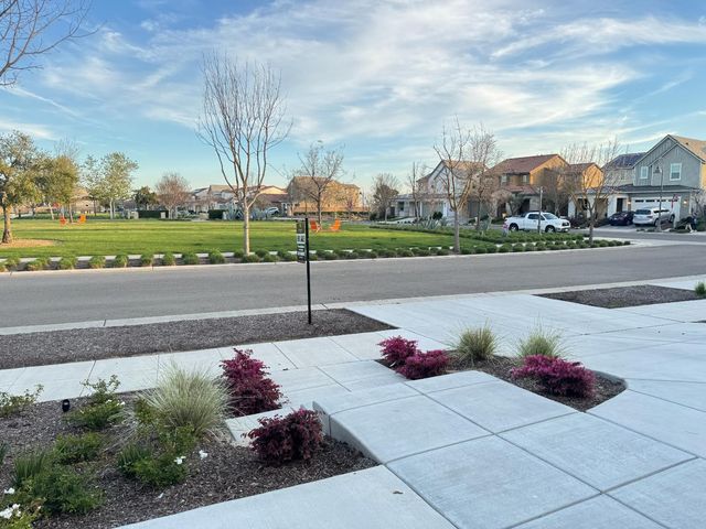 713 Harvest Drive, Madera, CA 93636