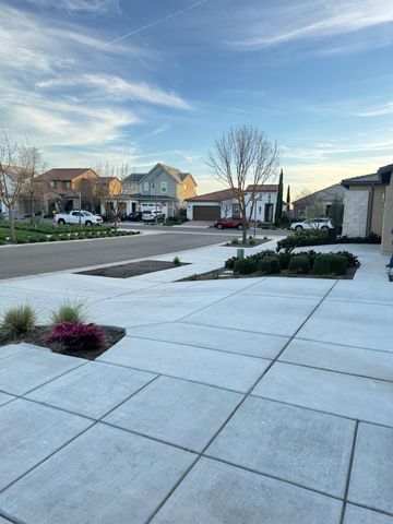 713 Harvest Drive, Madera, CA 93636