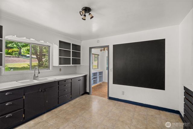905 Peters Street, Raymond, WA 98577