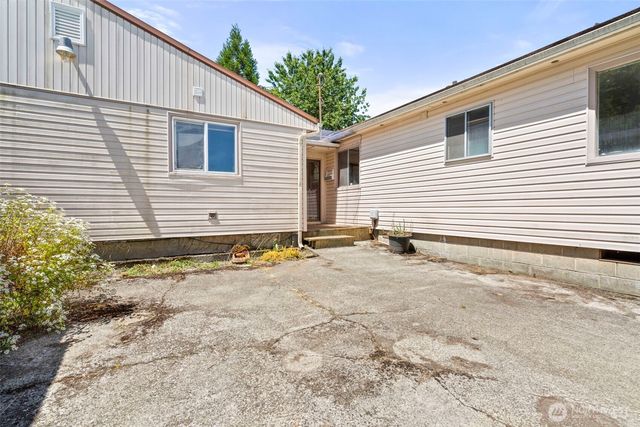 905 Peters Street, Raymond, WA 98577