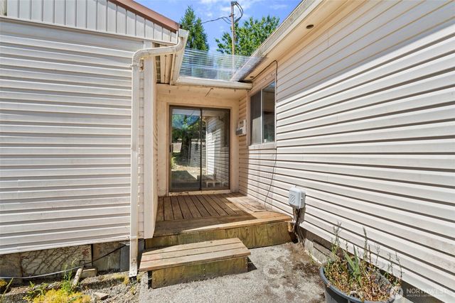 905 Peters Street, Raymond, WA 98577