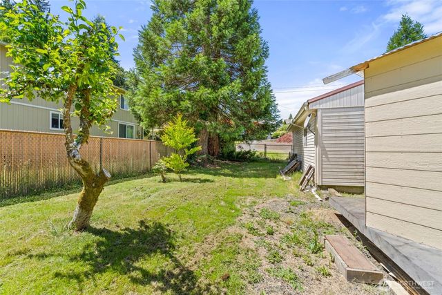 905 Peters Street, Raymond, WA 98577