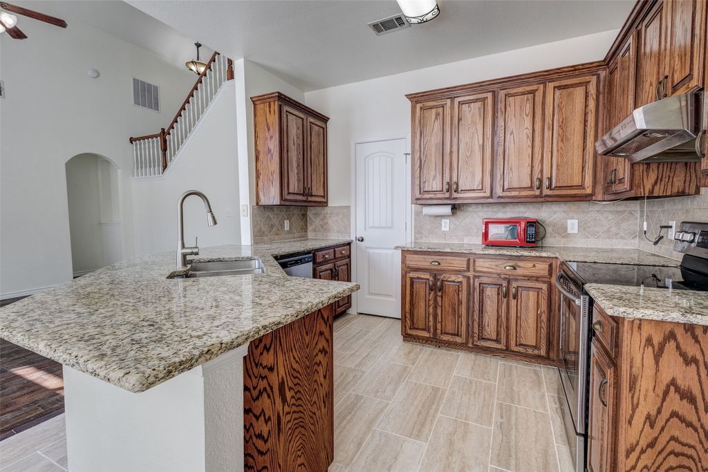 506 Spring Drive, Shady Shores, TX 76208 — photo 4