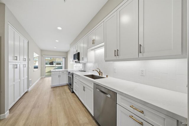 6041 Shelter Bay Ave, Mill Valley, CA 94941