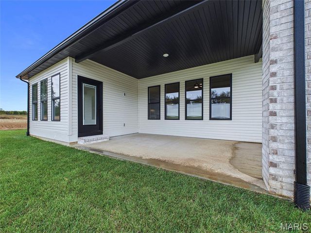 504 Hidden Hills Drive, Glen Carbon, IL 62034