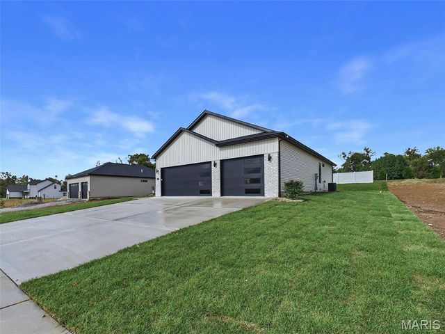 504 Hidden Hills Drive, Glen Carbon, IL 62034