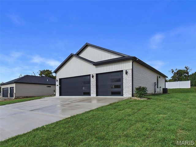 504 Hidden Hills Drive, Glen Carbon, IL 62034