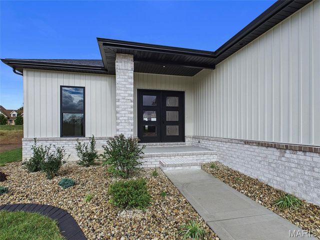 504 Hidden Hills Drive, Glen Carbon, IL 62034