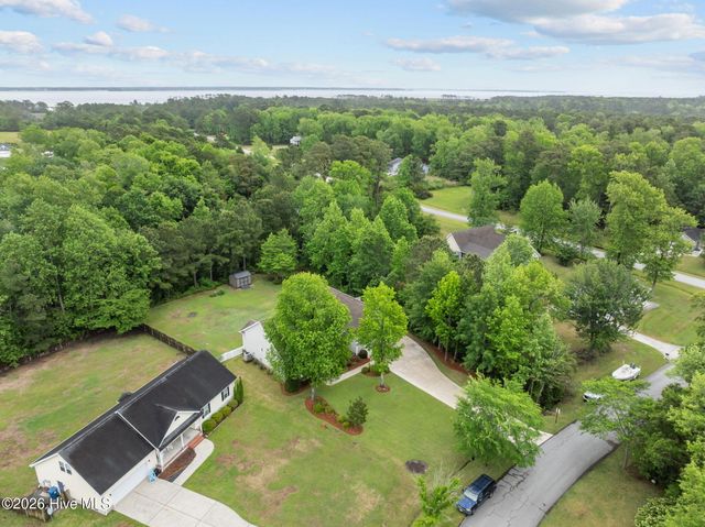 102 Travis Drive, Beaufort, NC 28516