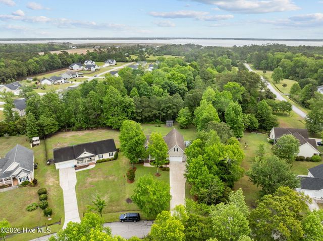 102 Travis Drive, Beaufort, NC 28516