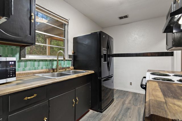 921 W Ellis Dr., Tyler, TX 75701