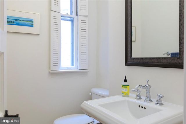 152 NORTH CAROLINA AVENUE, Washington, DC 20003