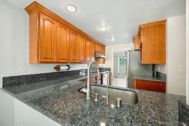 8745 Caminito Sueno, La Jolla, CA 92037