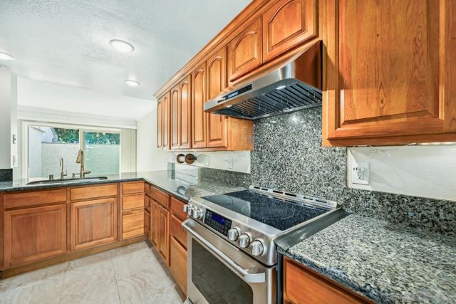 8745 Caminito Sueno, La Jolla, CA 92037