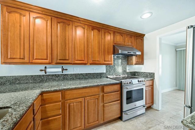 8745 Caminito Sueno, La Jolla, CA 92037