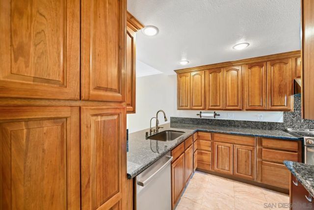 8745 Caminito Sueno, La Jolla, CA 92037