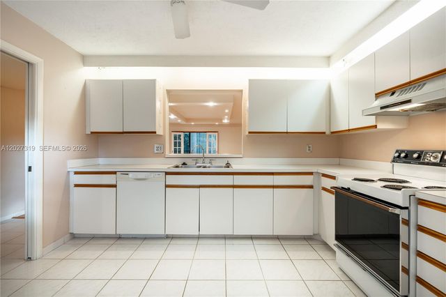 150 S Hollybrook Ter 208, Pembroke Pines, FL 33025