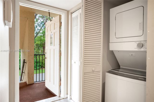 150 S Hollybrook Ter 208, Pembroke Pines, FL 33025