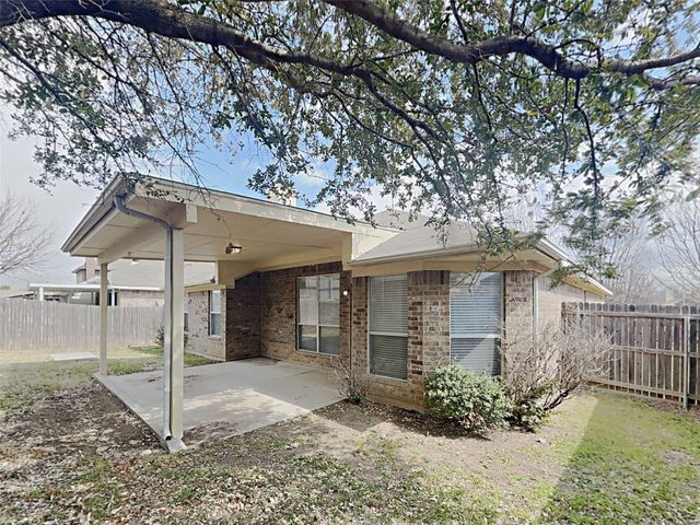 613 Oak Hollow Trail, Saginaw, TX 76179