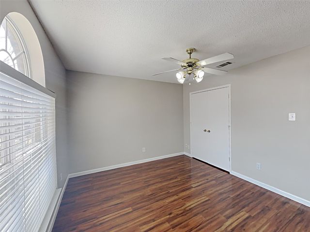 613 Oak Hollow Trail, Saginaw, TX 76179