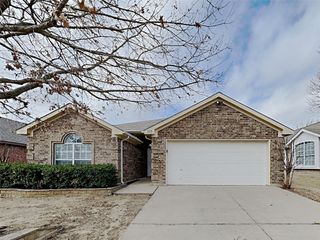613 Oak Hollow Trail, Saginaw, TX 76179