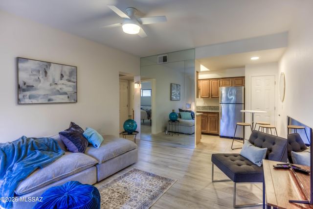 5750 N Camino Esplendora Apt 114, Tucson, AZ 85718