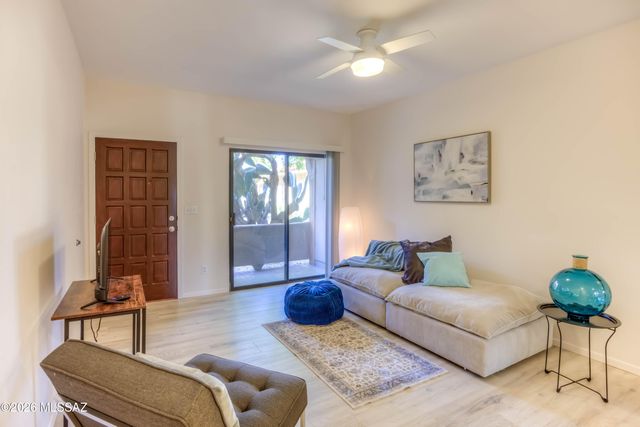 5750 N Camino Esplendora Apt 114, Tucson, AZ 85718