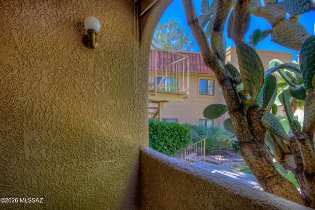 5750 N Camino Esplendora Apt 114, Tucson, AZ 85718