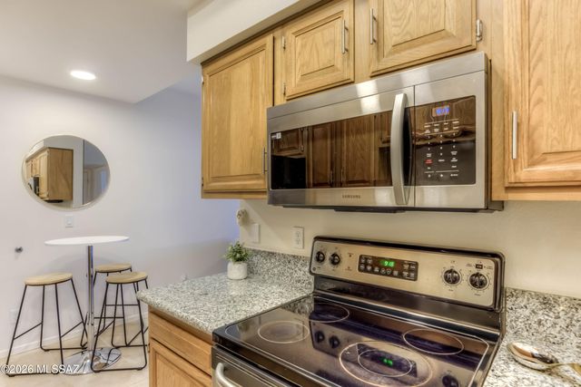 5750 N Camino Esplendora Apt 114, Tucson, AZ 85718