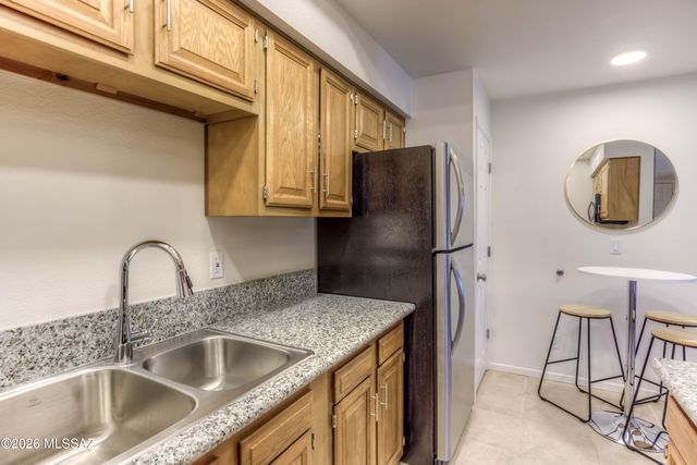5750 N Camino Esplendora Apt 114, Tucson, AZ 85718