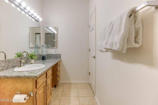 5750 N Camino Esplendora Apt 114, Tucson, AZ 85718
