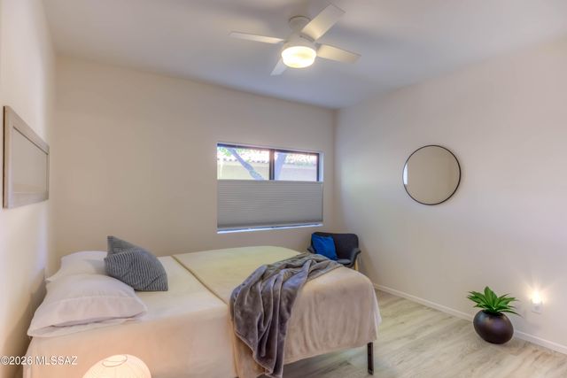 5750 N Camino Esplendora Apt 114, Tucson, AZ 85718