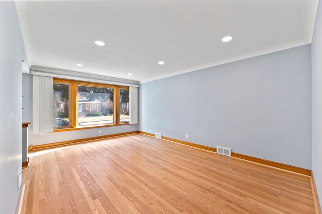 5534 S Natoma Avenue, Chicago, IL 60638