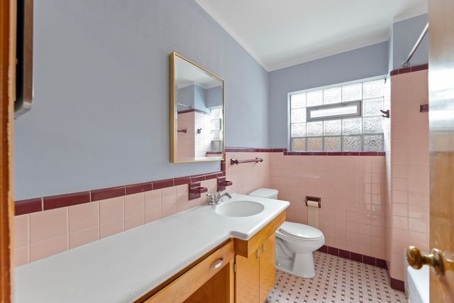 5534 S Natoma Avenue, Chicago, IL 60638