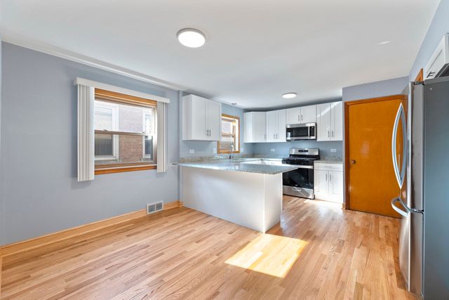 5534 S Natoma Avenue, Chicago, IL 60638