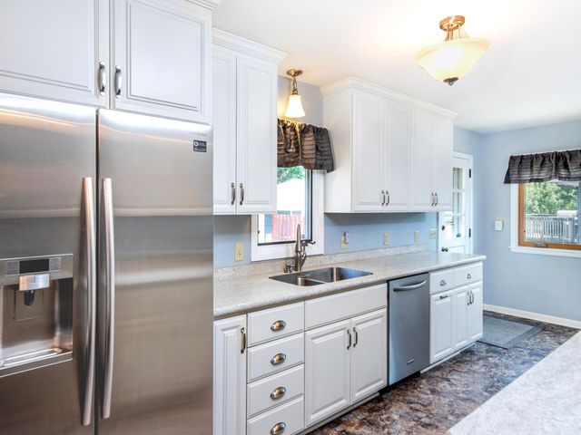 722 24th Avenue N, South Saint Paul, MN 55075