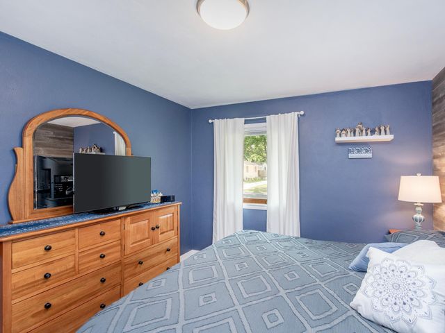722 24th Avenue N, South Saint Paul, MN 55075