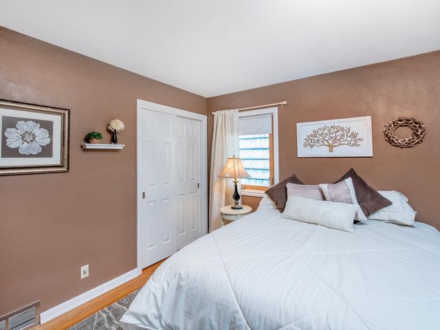 722 24th Avenue N, South Saint Paul, MN 55075