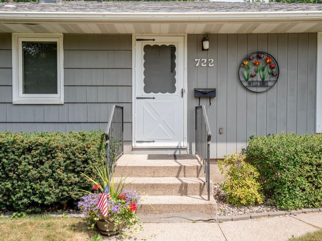 722 24th Avenue N, South Saint Paul, MN 55075