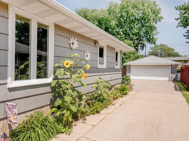 722 24th Avenue N, South Saint Paul, MN 55075
