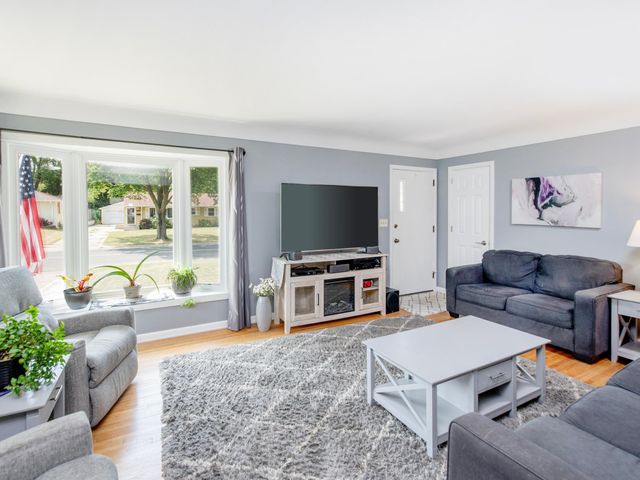 722 24th Avenue N, South Saint Paul, MN 55075