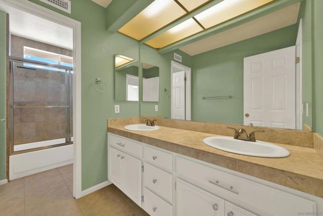 1371 Westminster Pl, Escondido, CA 92027