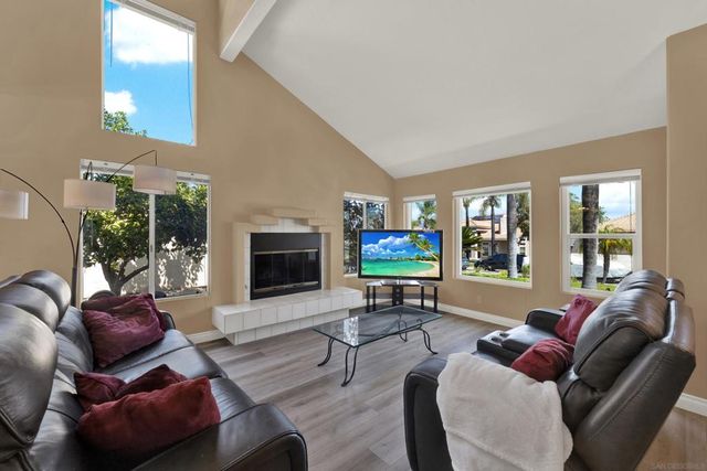 1371 Westminster Pl, Escondido, CA 92027