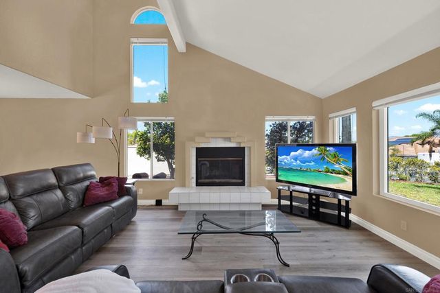1371 Westminster Pl, Escondido, CA 92027