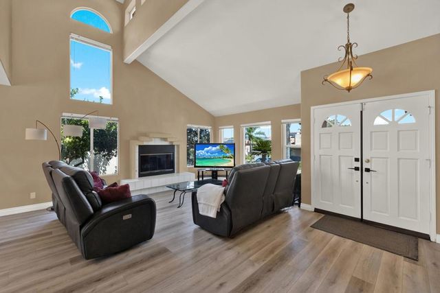 1371 Westminster Pl, Escondido, CA 92027