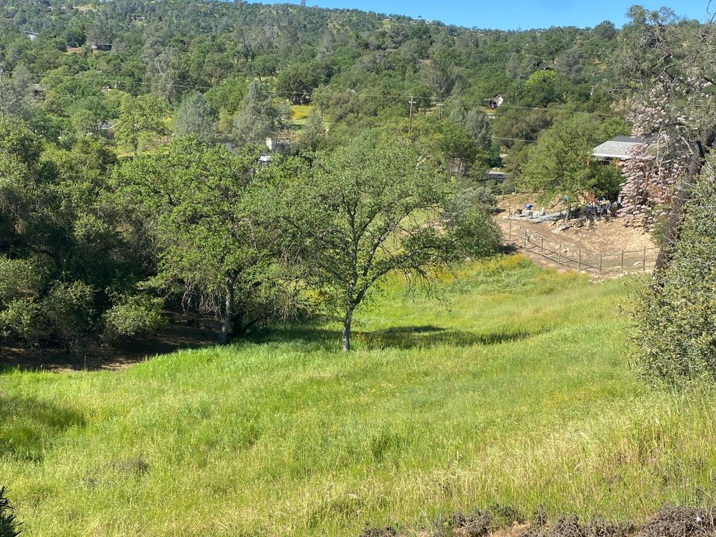 Image 5 of property listing at 17 Titan Way, Coarsegold, CA 93614