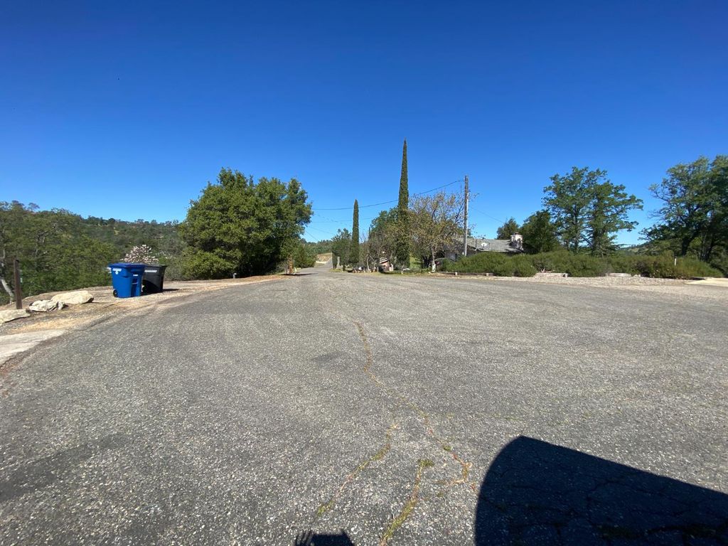 Image 8 of property listing at 17 Titan Way, Coarsegold, CA 93614