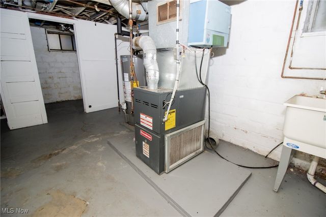 858 Roanoke Road, Cleveland Heights, OH 44121