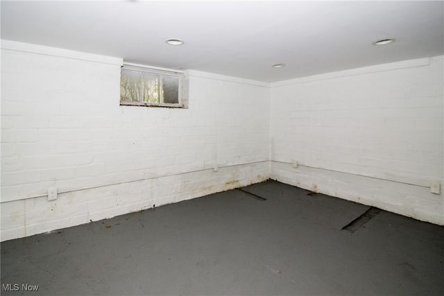 858 Roanoke Road, Cleveland Heights, OH 44121