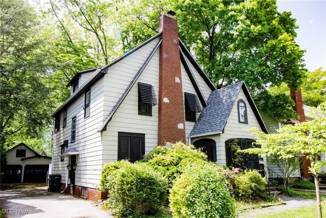 858 Roanoke Road, Cleveland Heights, OH 44121